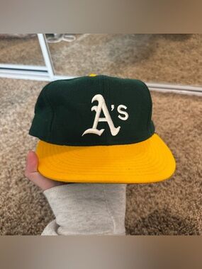 Vintage 90’s Oakland A's Green & Yellow Hat